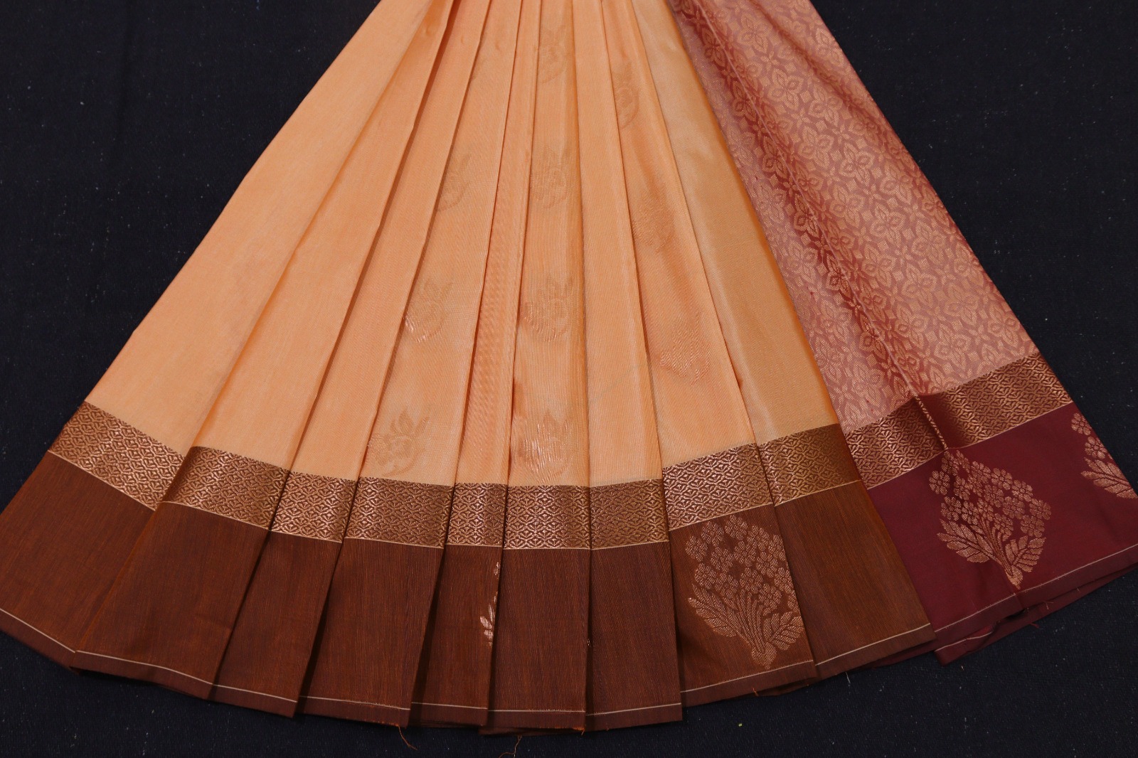 fancy2408b.jpeg fancy2408b.jpeg